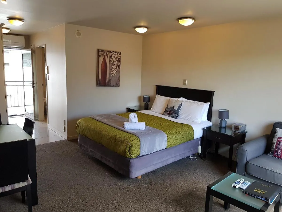 Delago Motel/Apartments Christchurch 4*,